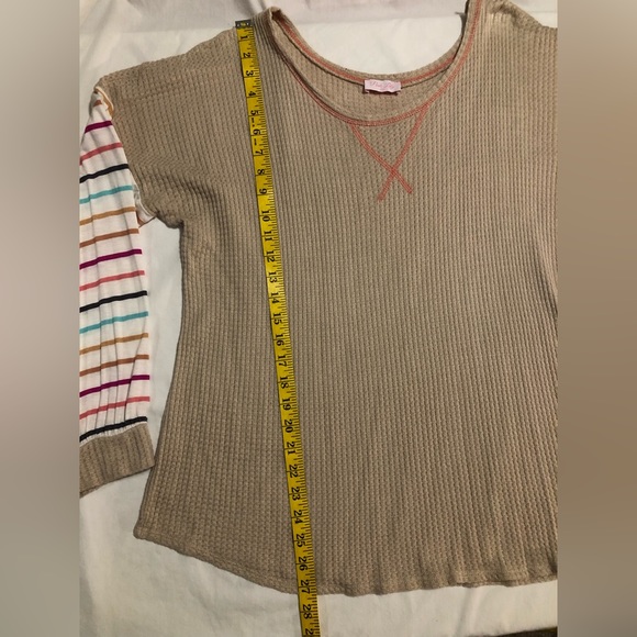Pink Lily, light weight, 2XL, waffle weave top with rainbow & cream sleeves - Picture 7 of 10